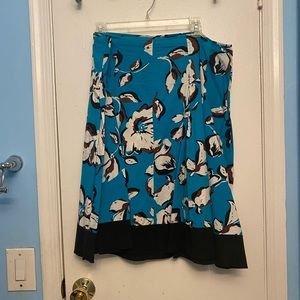 •VINTAGE blue skirt with flowers detail•